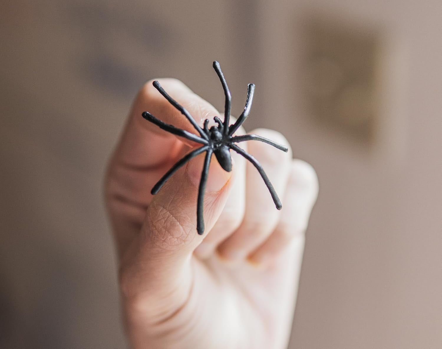 Halloween Spider Web Decoration, 200 Square Feet & Plastic Spiders, Halloween Party Supplies, Spider Webs (Small, 200 Sq Feet) (8 Fake Spiders Included)